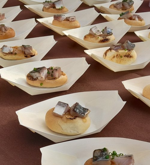 Tapes de degustació en la presentació de la Mostra Gastronòmica, avui al Cogul (Foto: X.F.)