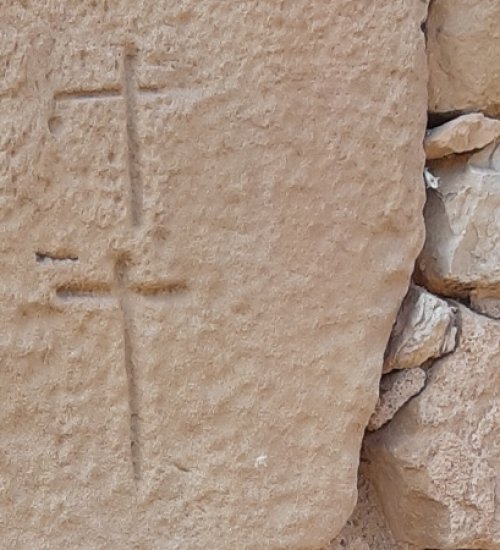 Limnimarques que indiquen on arribà l'aigua al Molí del Flari de Cervià (Foto: Feliu Izard)