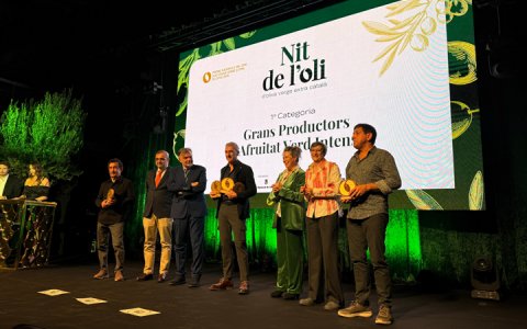Entrega dels premis afruitat verd intens de grans productors. (foto: O.Bosch/ACN)