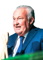 Xavier Vicens als últims premis nacionals d’oli a les Borges Blanques, on va ser homenatjat per la seva carrera. (foto: David del Val)